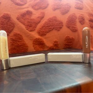 R.E.M. Beauty Lip Gloss Set in jelly sandals and away message